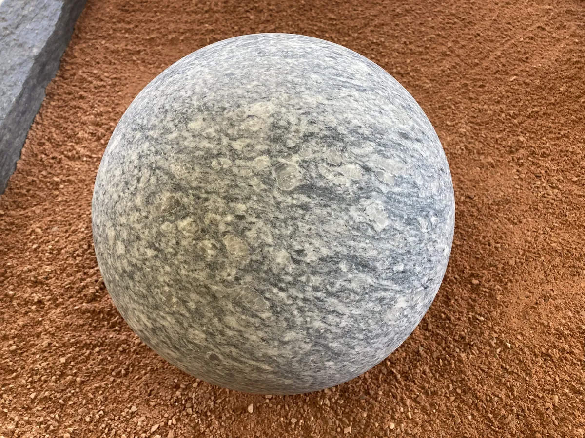 Sphère granit gris d: 30 cm